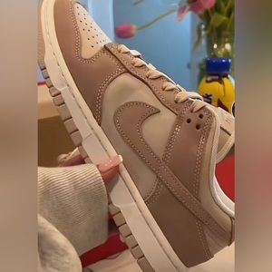 Nike dunks low (new) 190$ size 7 :)